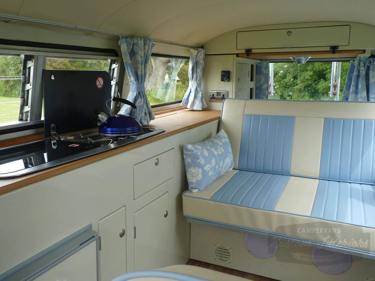 Matthew_t2-Bay-Camper-kustom-Interiors